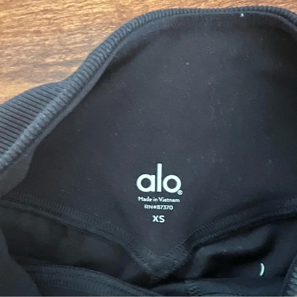 Alo Airlift Energy Black Bike Shorts Size XS - Picture 4 of 5